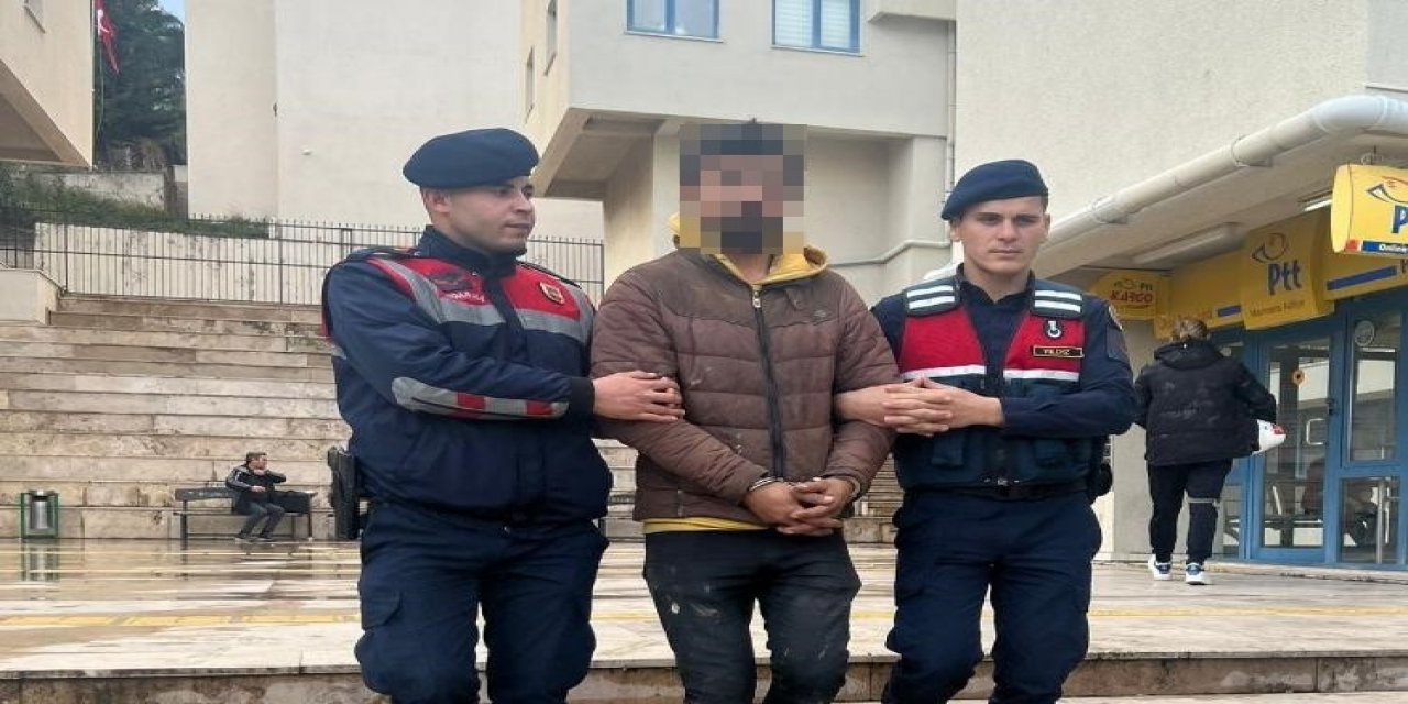 Karşılıksız çek dolandırıcısı jandarmaya yakalandı