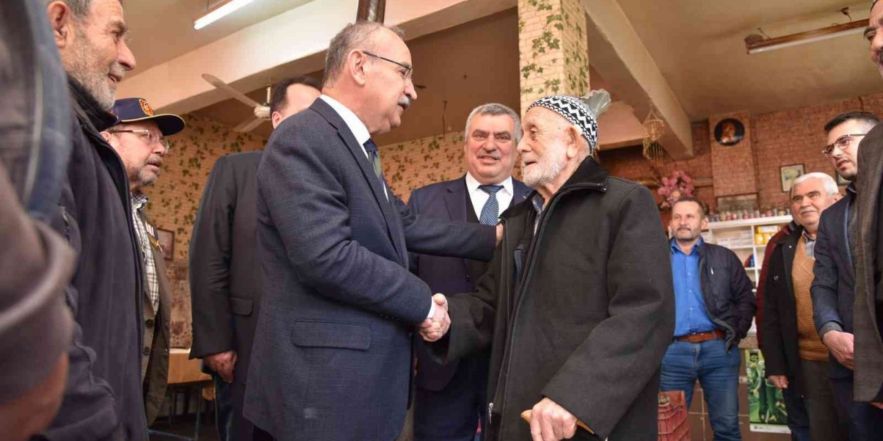 Vali Karadeniz, Akhisar’da muhtarlar ve vatandaşlarla bir araya geldi