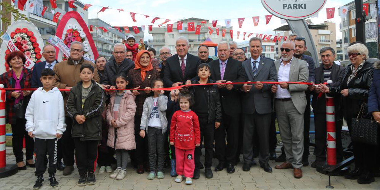Efeler’de Gençlik Parkı düzenlenen törenle açıldı