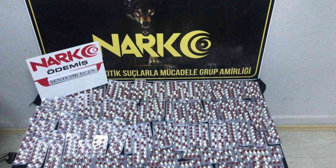 Sentetik hap taşıyan torbacıları Ödemiş polisi yakaladı