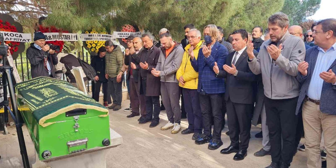 Geçirdiği rahatsızlık sonucu hayatını kaybeden Bulut son yolculuğuna uğurlandı