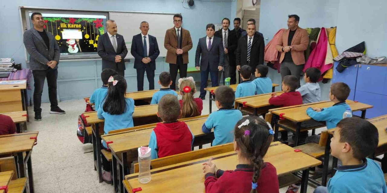 Selendili öğrencilerin karne sevinci