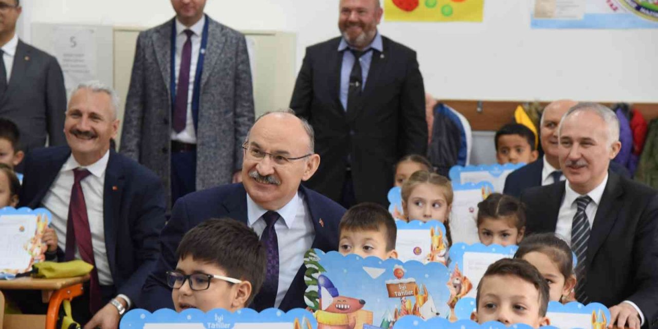 Manisa’da 263 bin öğrenci ve 19 bin öğretmenin yarıyıl tatili başladı