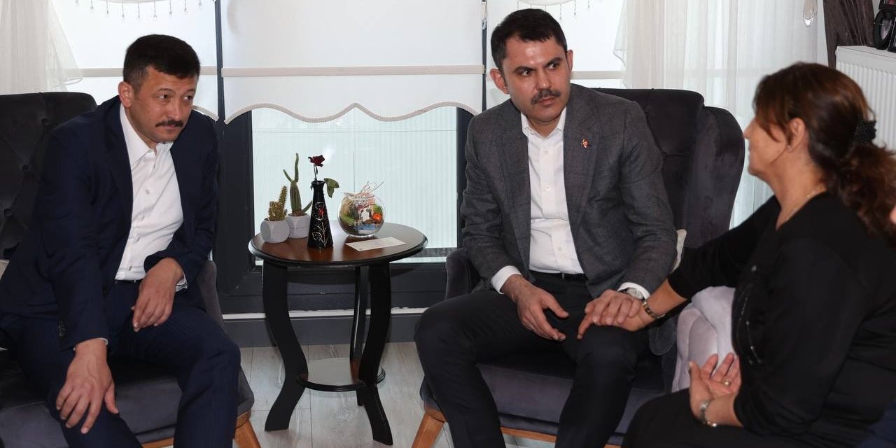 Bakan Kurum’dan depremzede ’Hatice Abla’ya yeni konutunda ziyaret