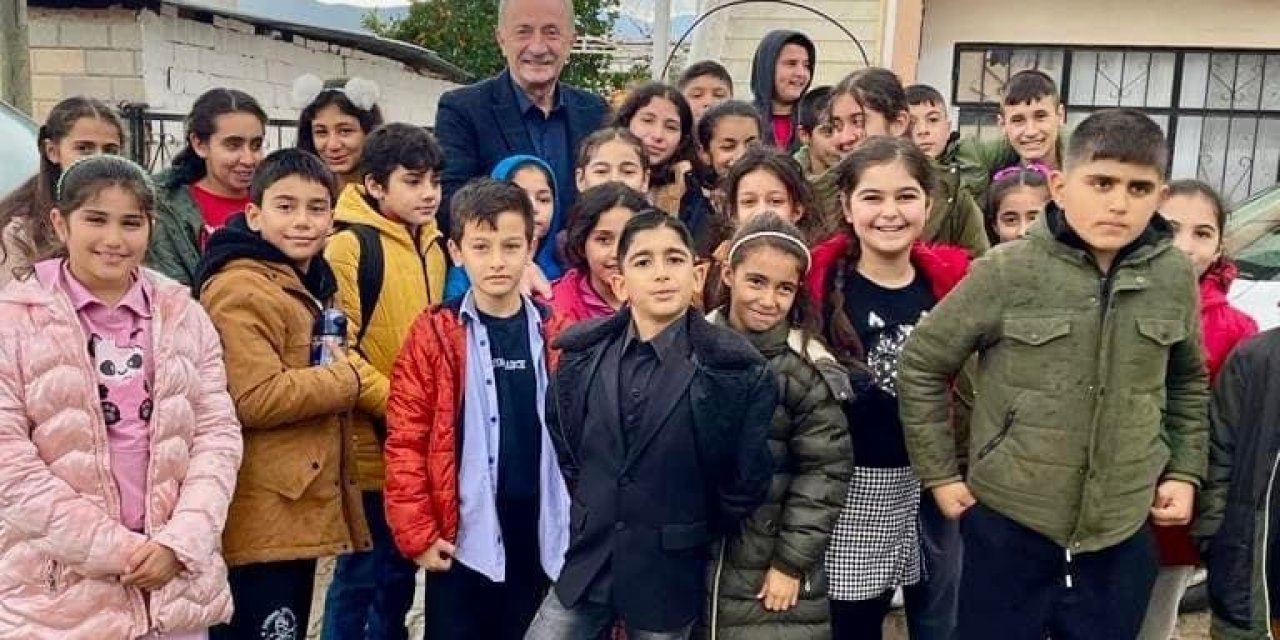 Başkan Atabay, çocukların karne sevincini paylaştı