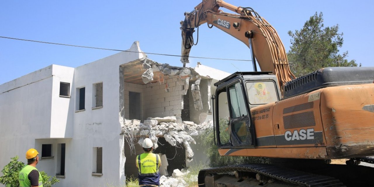 İmara aykırı yapıların yıkımı devam ediyor