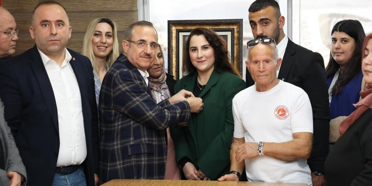 AK Partili Sürekli’den 6’lı masaya adaylık göndermesi