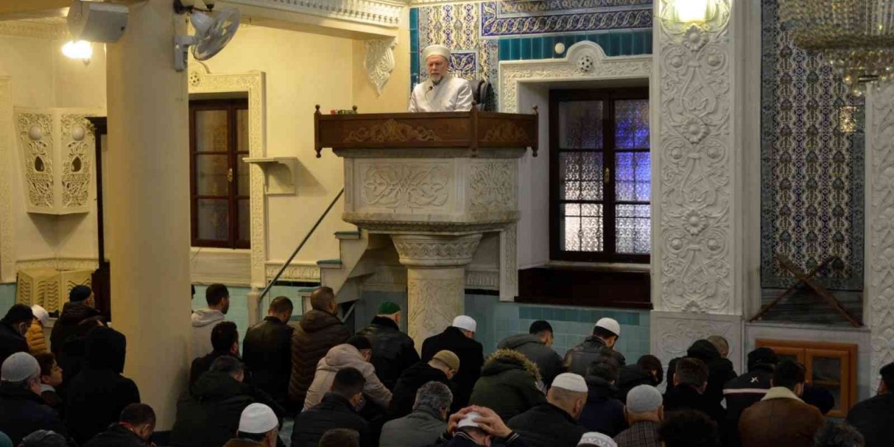 Denizli’deki camilerde İsveç’e tepki olarak Kur’an okunarak dua edildi