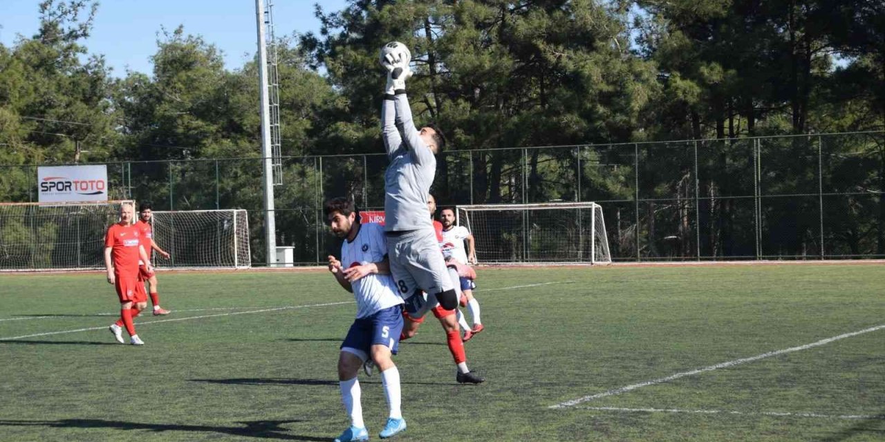 İstiklalspor, 10. galibiyetini Akkonakspor’a karşı aldı