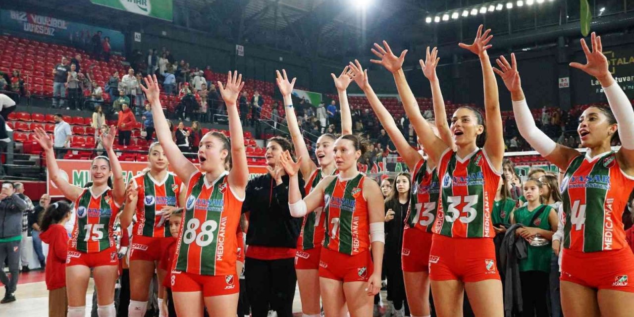 Karşıyaka Voleybol’da yüzler gülüyor