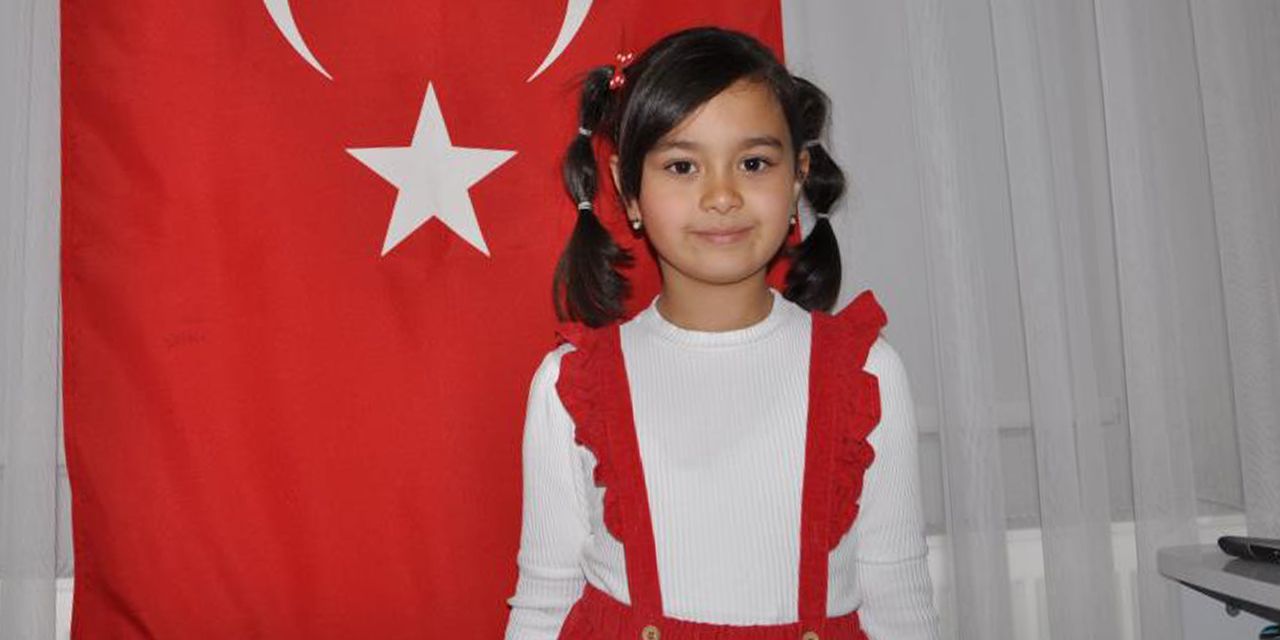 Okuma yazma bilmiyor ama İstiklal Marşı’nın 10 kıtasını ezbere okuyor