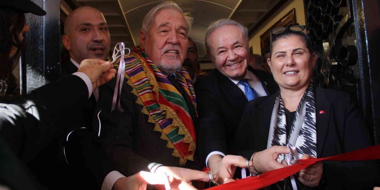 Söke’de "Kaktüslü Ev" kitapevine dönüştürülerek açılışı yapıldı