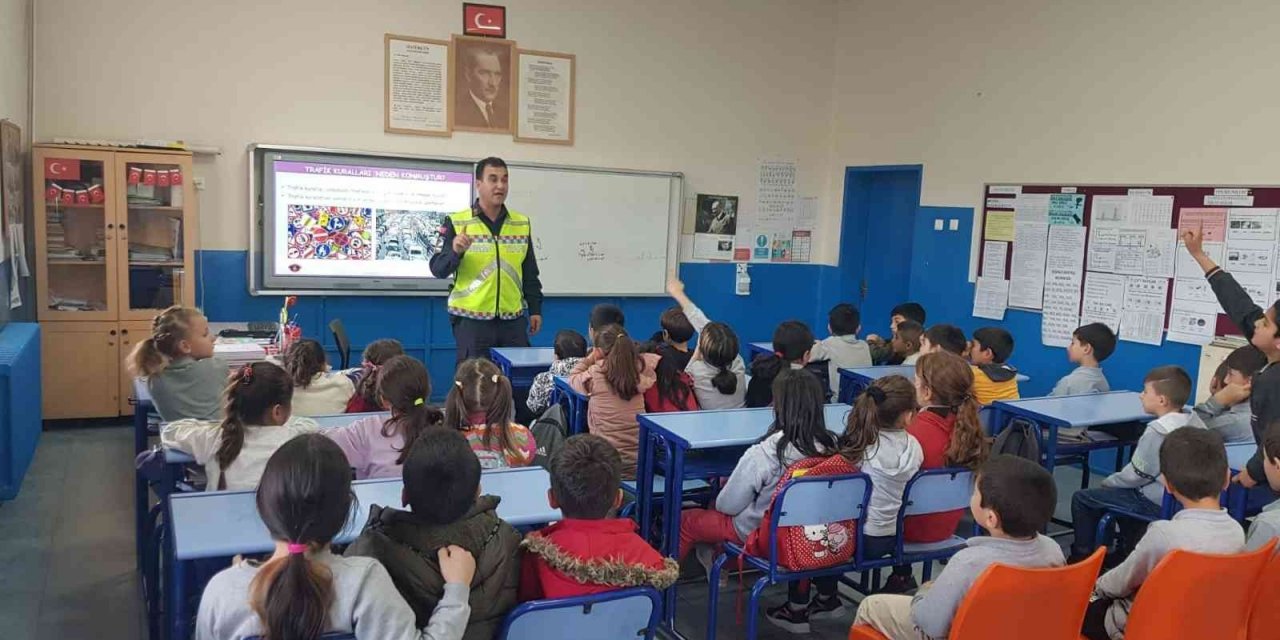 Aydın’da 420 öğrenci “trafik dedektifi” oldu