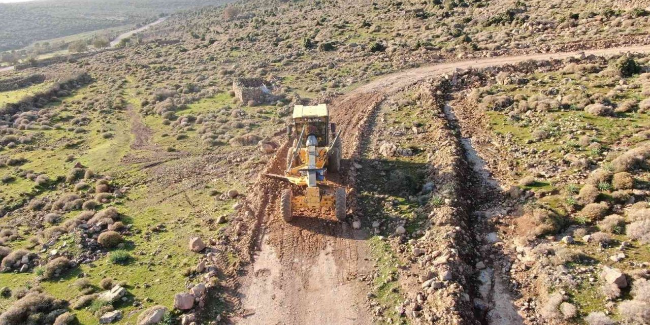 Ova yollarında bakım çalışması yapılıyor
