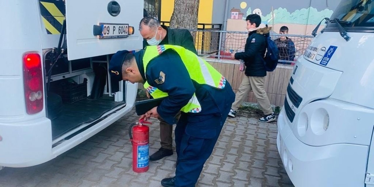 Okul servis araçları denetlendi