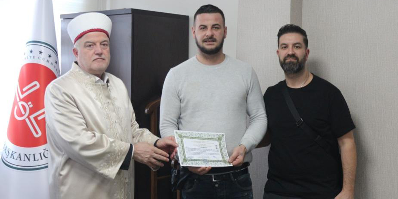 Barthelemy, ’Muhammed Mehdi’ ismini alarak Müslüman oldu