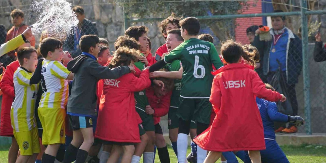 Urla Belediyespor şampiyonluk sevinci yaşadı