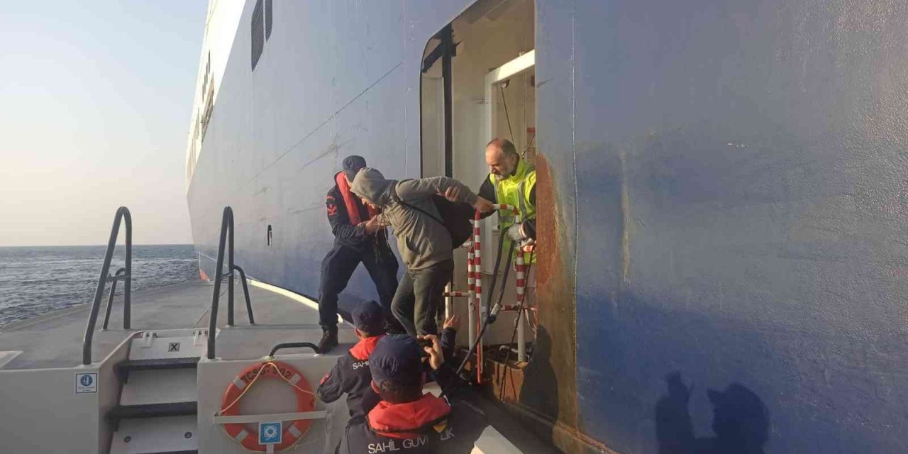 Gemide yaralanan şahsın imdadına Sahil Güvenlik yetişti