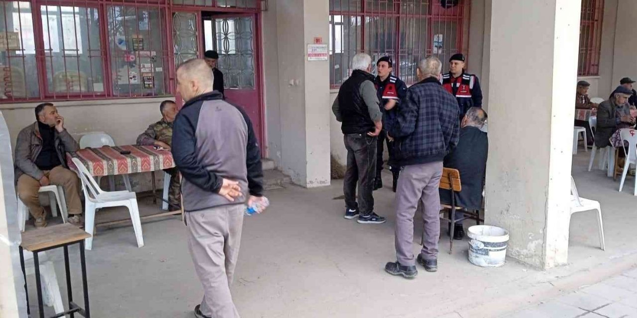 Jandarma ekipleri vatandaşları dolandırıcılık ve hırsızlık olaylarına karşı bilgilendirdi