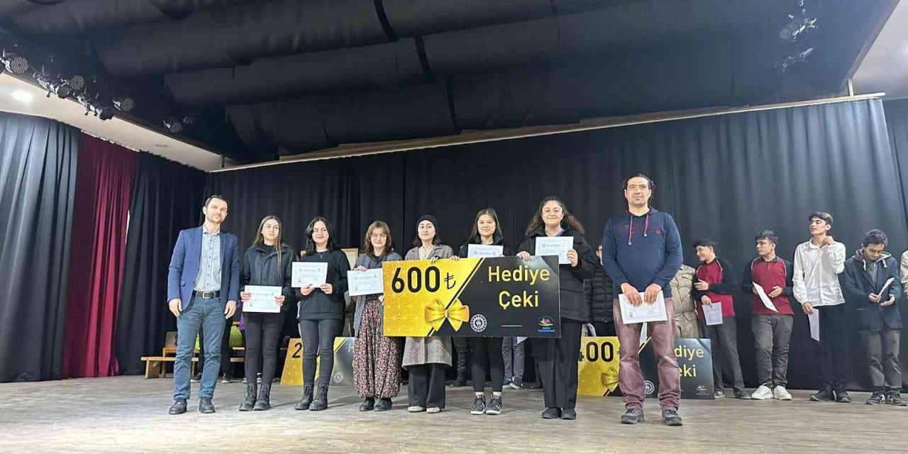 İsmet İnönü MTAL Tiyatro Kulübü, bölge finallerinde Manisa’yı temsil edecek