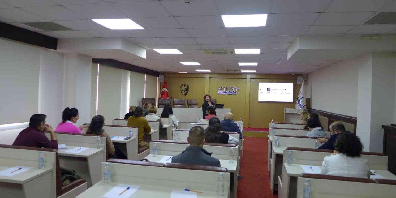 Kuşadası Ticaret Odası’nda müşteri ile iletişim eğitimi