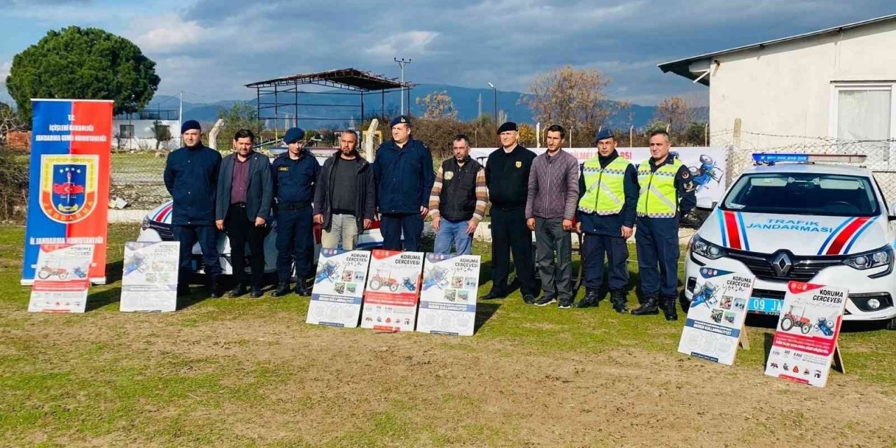 Jandarma ekipleri traktör ve motosiklet sürücülerini bilgilendirdi