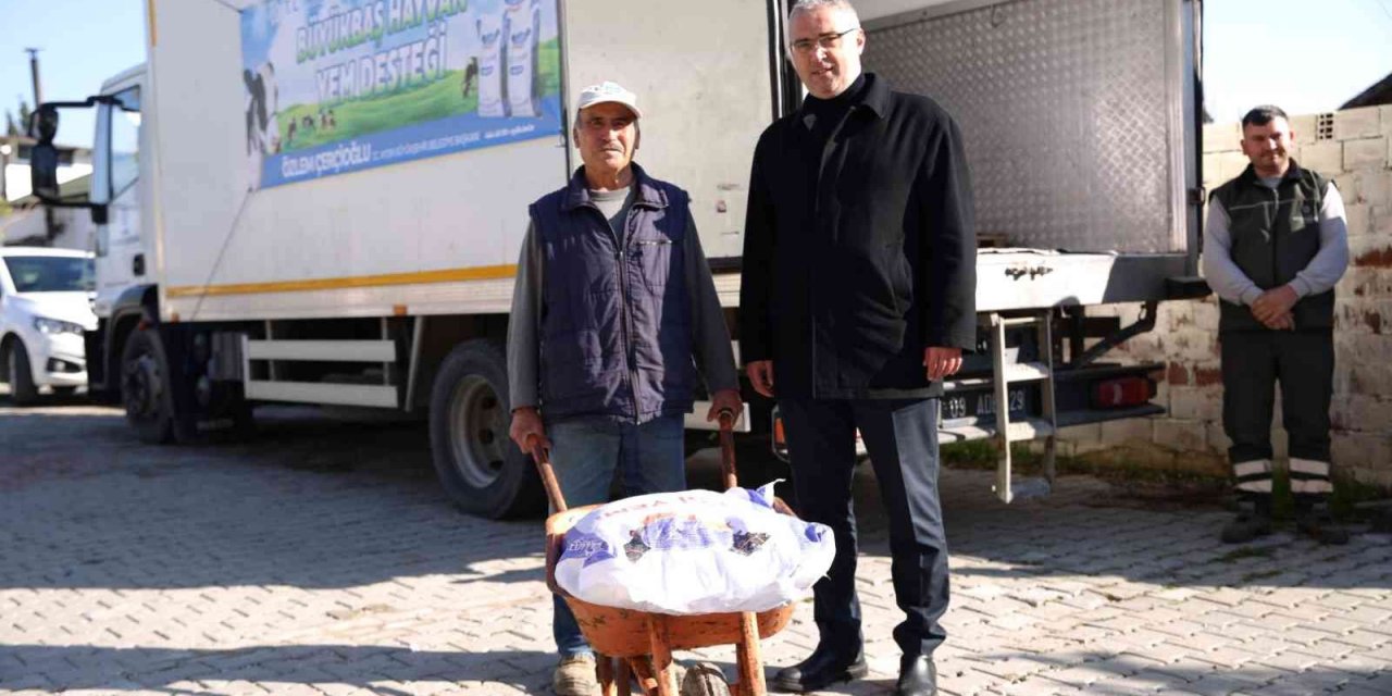 Aydın Büyükşehir Belediyesi’nden küçük aile işletmelerine yem desteği sürüyor