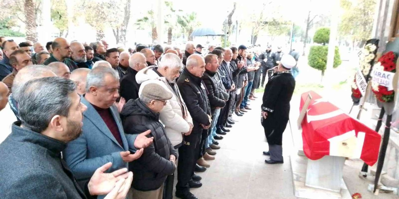 Emekli başkomiser dualarla son yolculuğuna uğurlandı