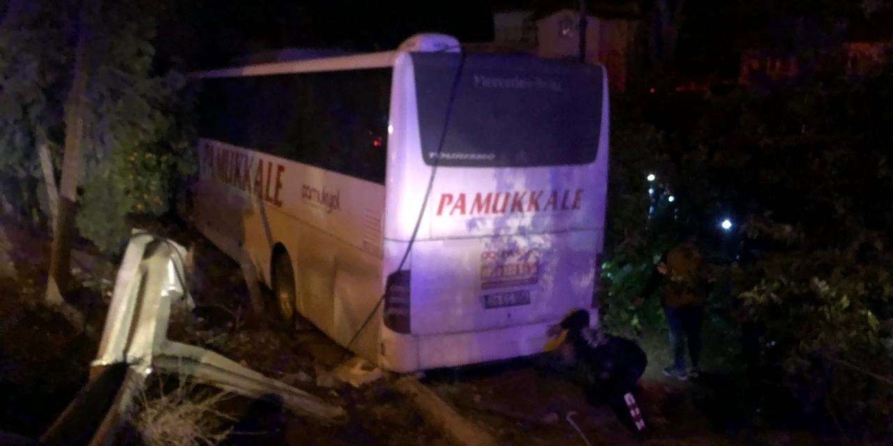 Manisada yolcu otobüsü kamyonete çarptı: 3ü çocuk 7 yaralı