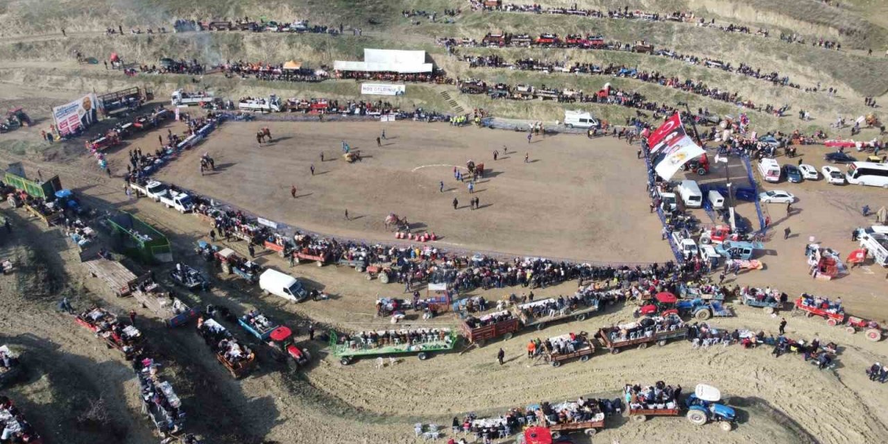 Deve güreşleri tutkunları, Türkiye’nin tek doğal aranasında buluştu