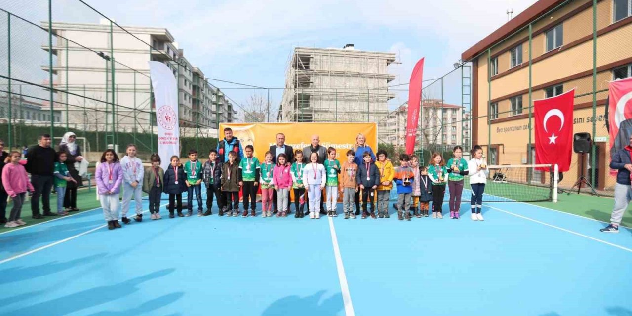 Sömestr şampiyonları kupalarını aldı