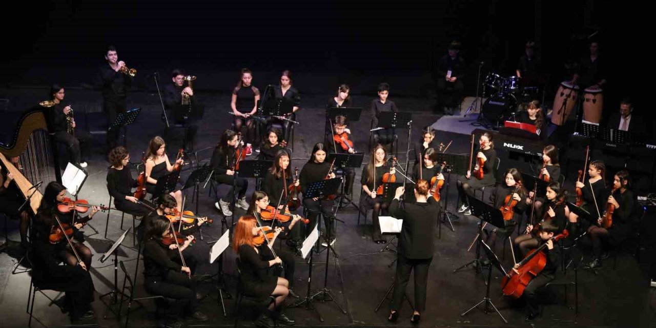 Efeler’den çocuklara sanat dolu tatil hediyesi