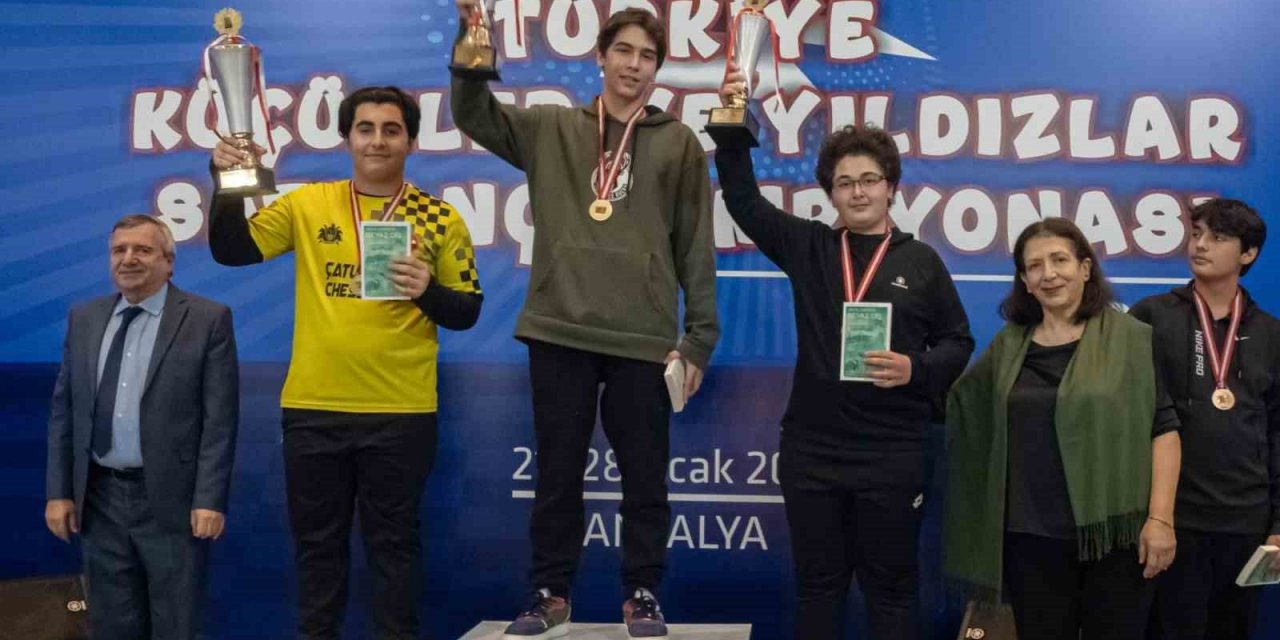İzmirli öğrenciler madalyaya doymuyor