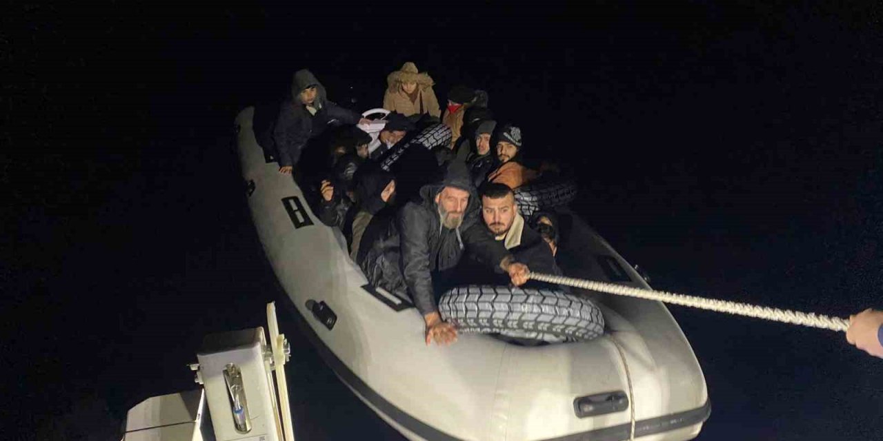 Bodrum’da 17 düzensiz göçmen kurtarıldı