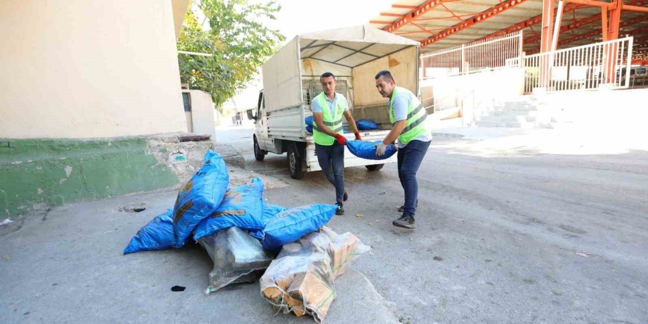 Bayraklı Belediyesinden ailelere kış desteği