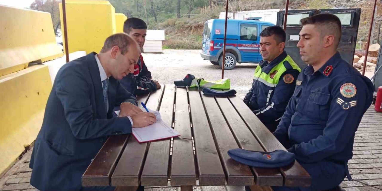 Köyceğiz Kaymakamı Maslak’tan yol kontrol uygulamasına denetim