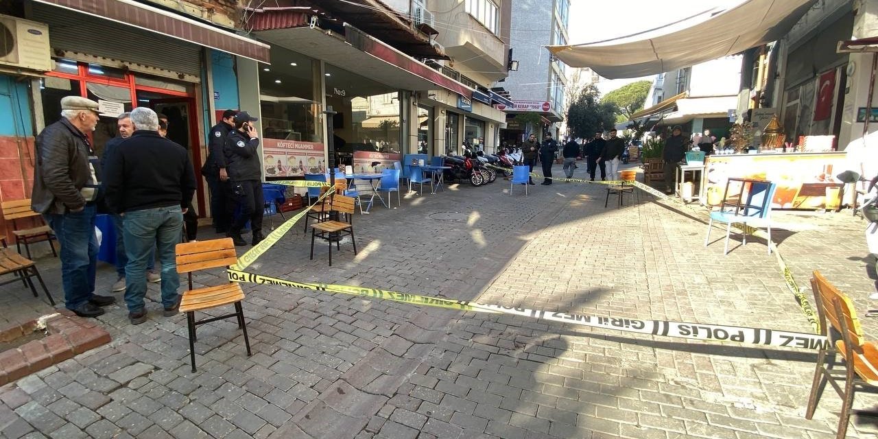 Karnından bıçaklanan esnaf yaralandı