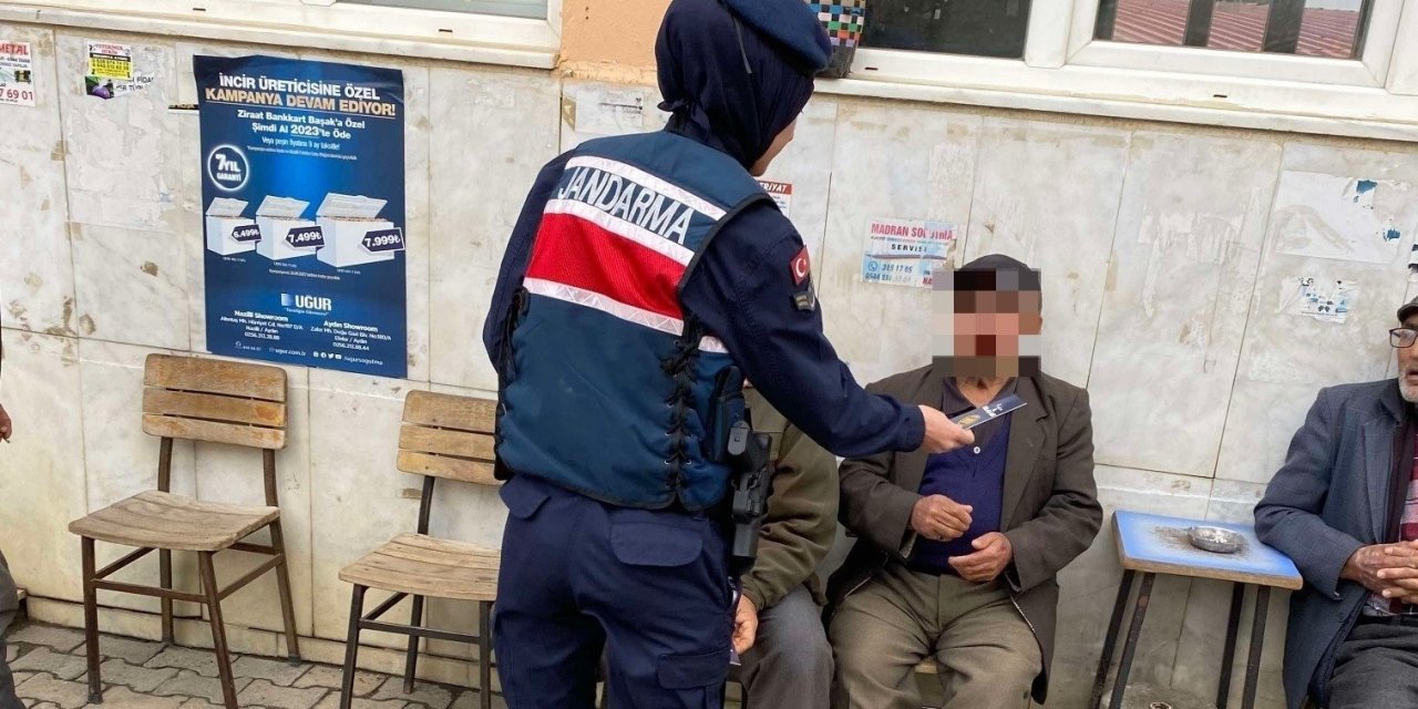 Jandarma ekipleri vatandaşları KADES hakkında bilgilendirdi