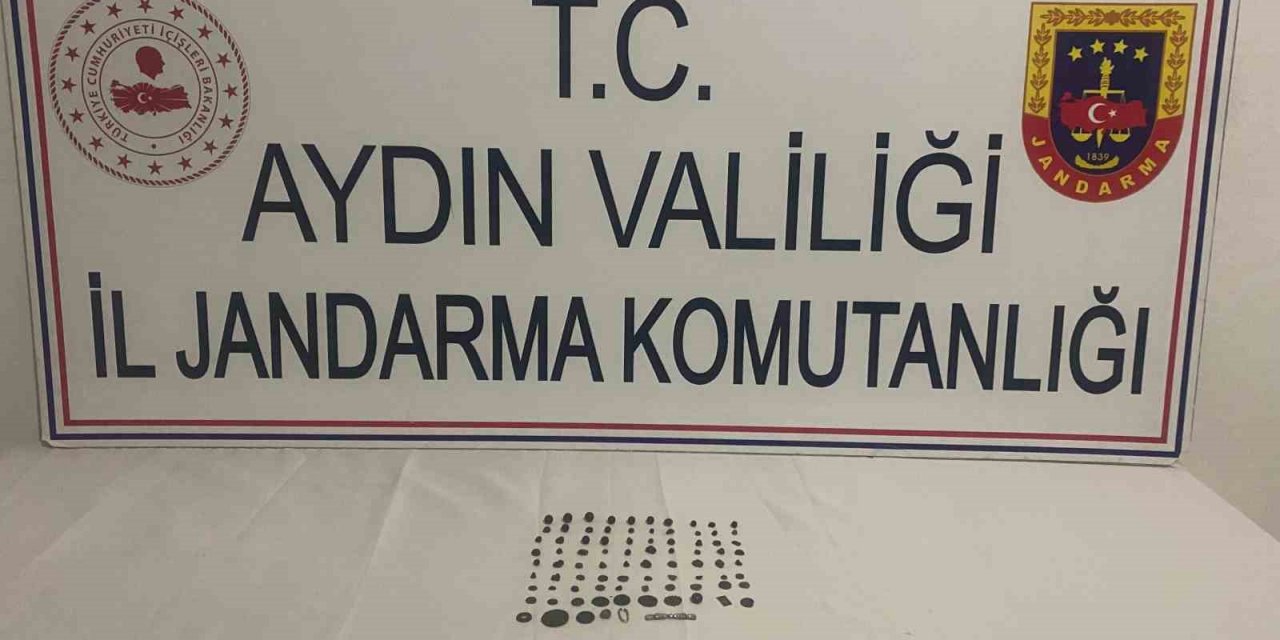 Roma dönemine ait 86 parça tarihi eser yakalandı