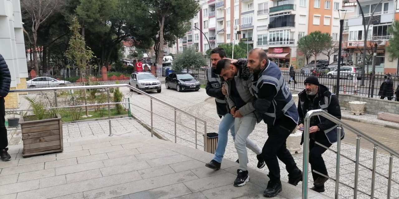 Boşandığı eşi tarafından bıçaklanarak öldürüldü