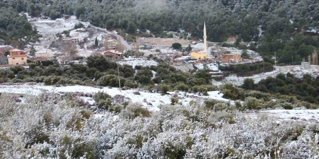 İzmir’e kar sürprizi