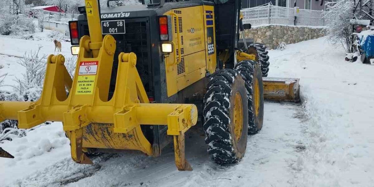 Şehzadeler’de kar mesaisi