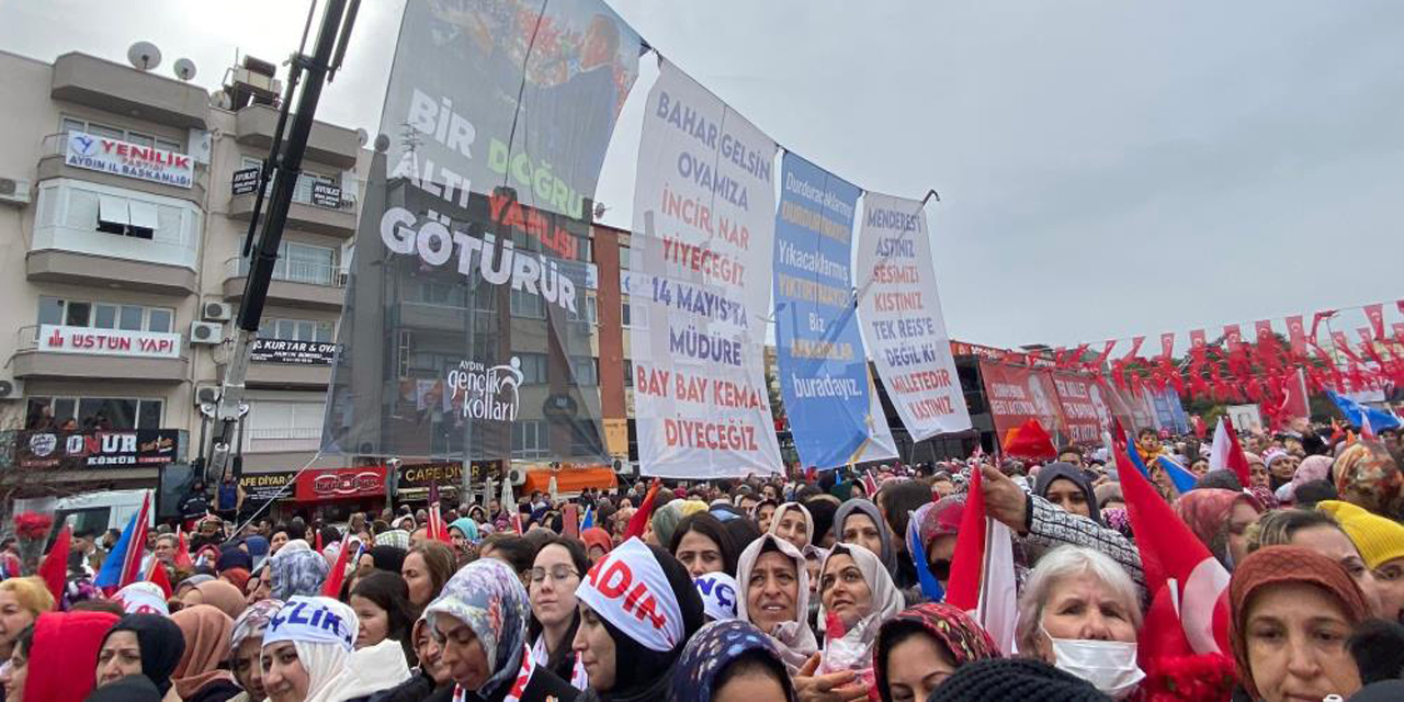 Cumhurbaşkanı Erdoğan’ın miting yapacağı alandaki afişler dikkat çekti