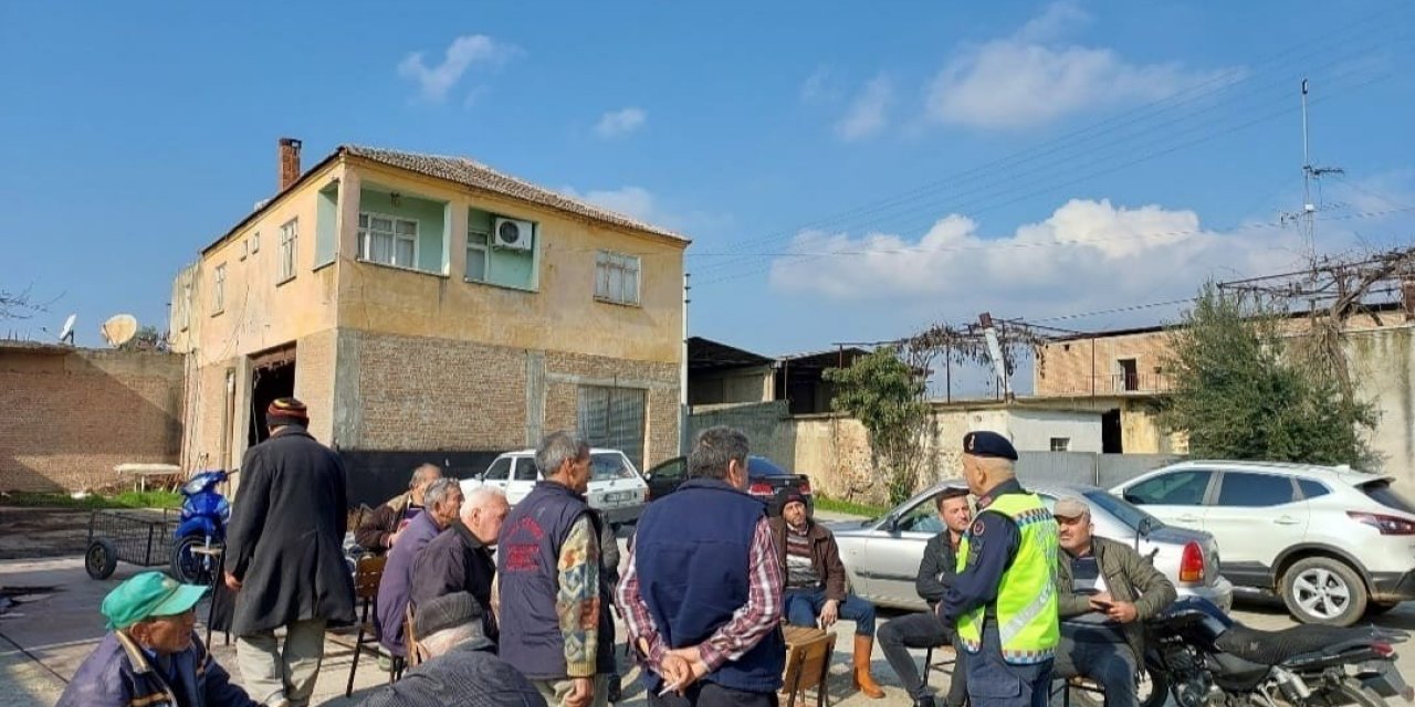 Aydın'da jandarma ekiplerinden traktör sürücülerine yönelik eğitim
