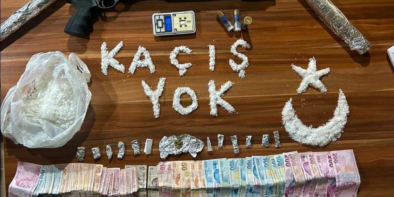 İzmir polisi uyuşturucu tacirlerini ’ŞUT’ladı