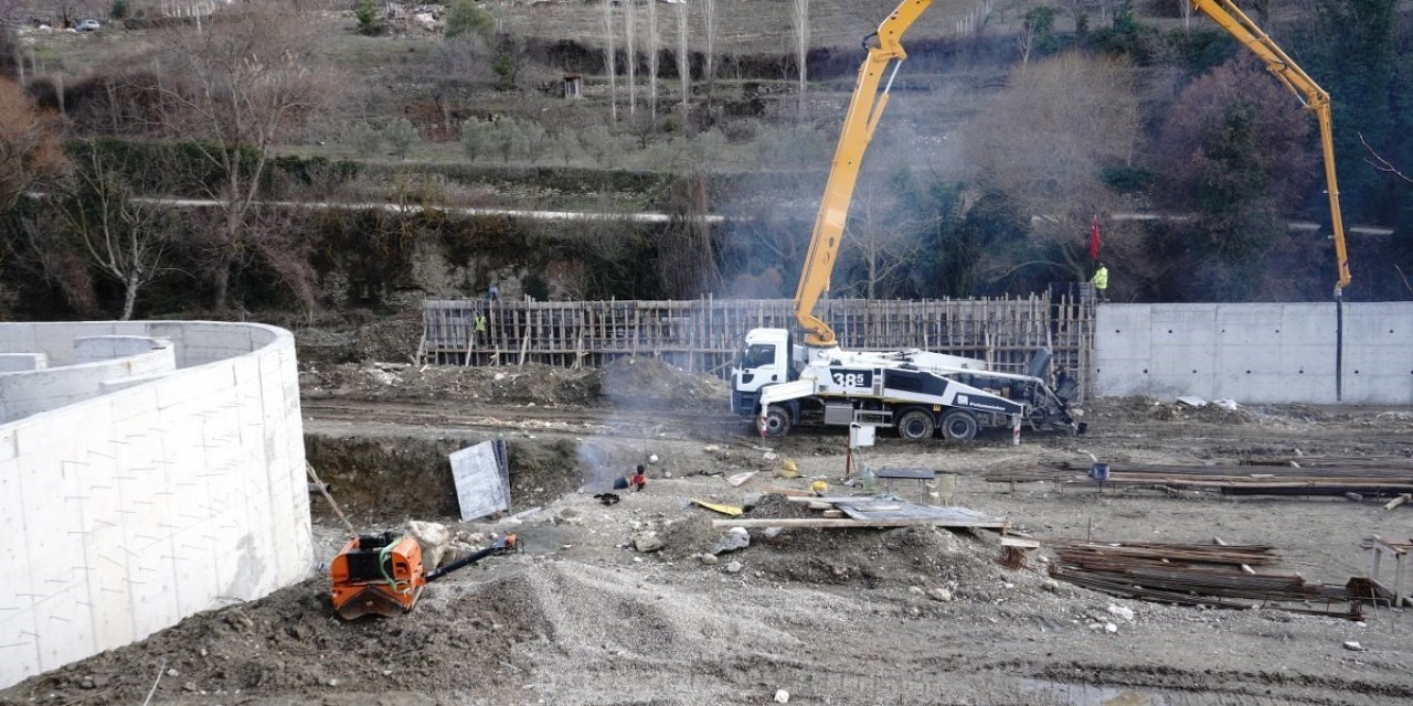 Demirci’nin dev yatırımında yapım çalışmaları devam ediyor