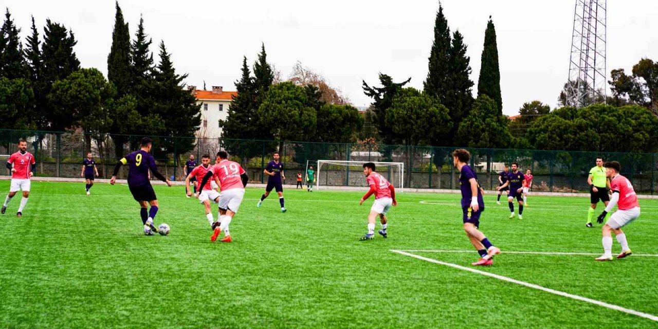 Alaçatıspor, Budaklar Gençlik’i 4-0 yendi