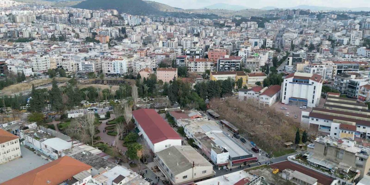 Kuşadası Belediyesi’nden kent meydanı açıklaması