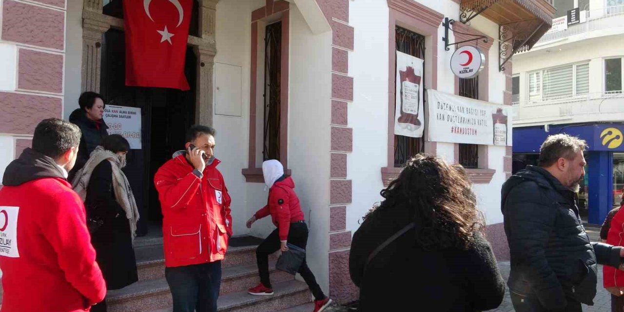 Muğla’da depremzedeler için kan bağışına yoğun ilgi