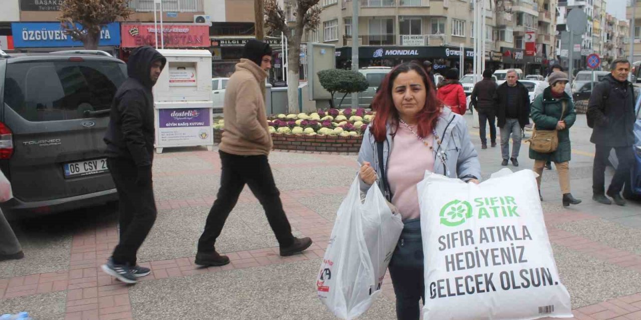 Turgutlulular deprem bölgesi için yardım kampanyasına akın etti